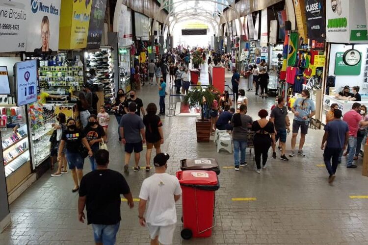 Feira dos Importados cumpre medidas de segurança contra incêndio determinadas pelo Corpo de Bombeiros