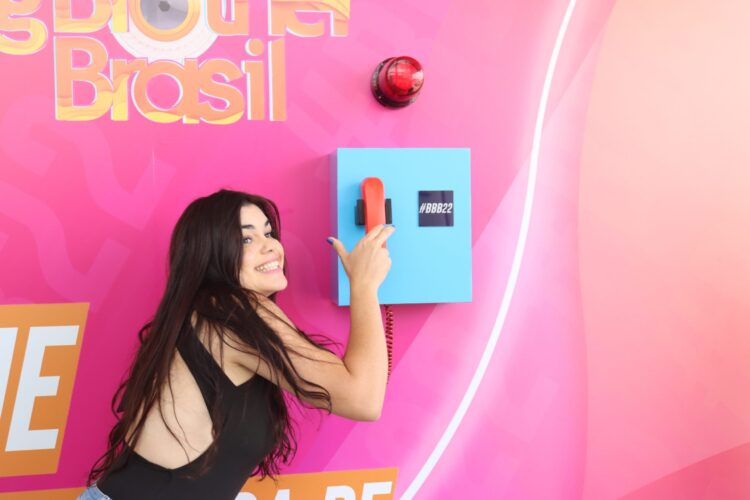 Big Fone toca na Feira dos Importados e chama atenção dos lojistas, cooperados e clientes