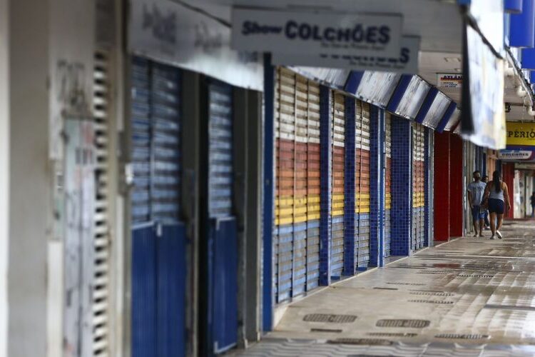 Juíza determina novo fechamento de parte do comércio no DF